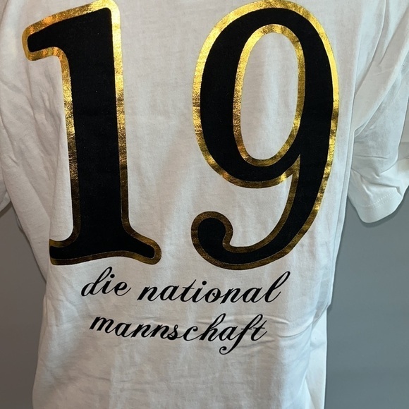 Robin Ruth Germany
Embroidered World Cup T
Shirt Men's Size Medium. - Picture 5 of 7